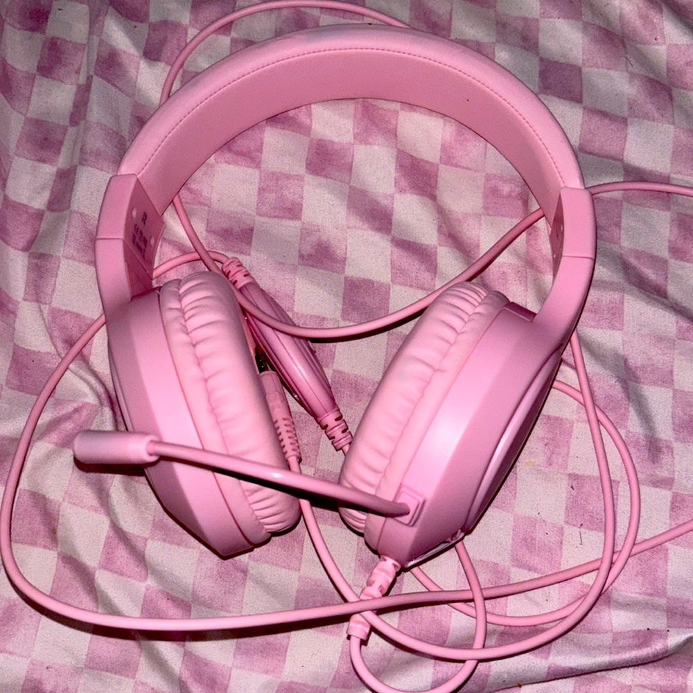 Pink Gaming Headphones with mic wired